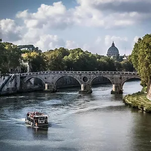 Maison Carlotta In Vatican , Rome Italy